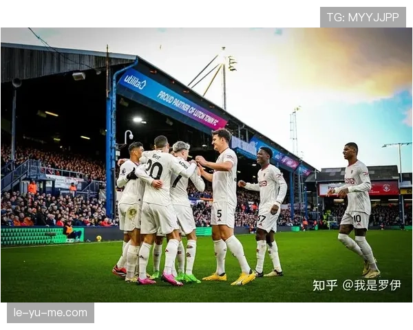 卢顿城重返英超，复兴之路引万众瞩目